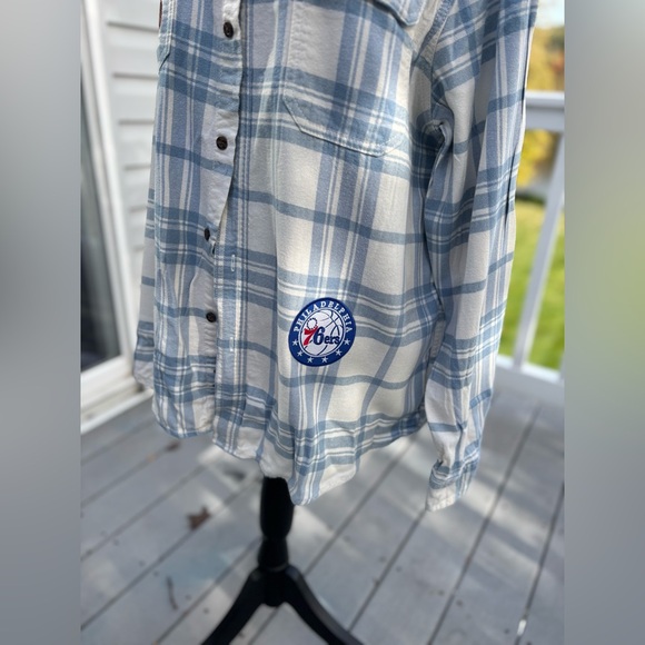 76ers Allen Iverson Sixers Throwback UNISEX Upcycled Plaid - Picture 3 of 3
